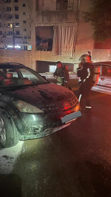 بالصور: اخماد حريق داخل سيارة في حارة صخر 1 بالصور: اخماد حريق داخل سيارة في حارة صخر