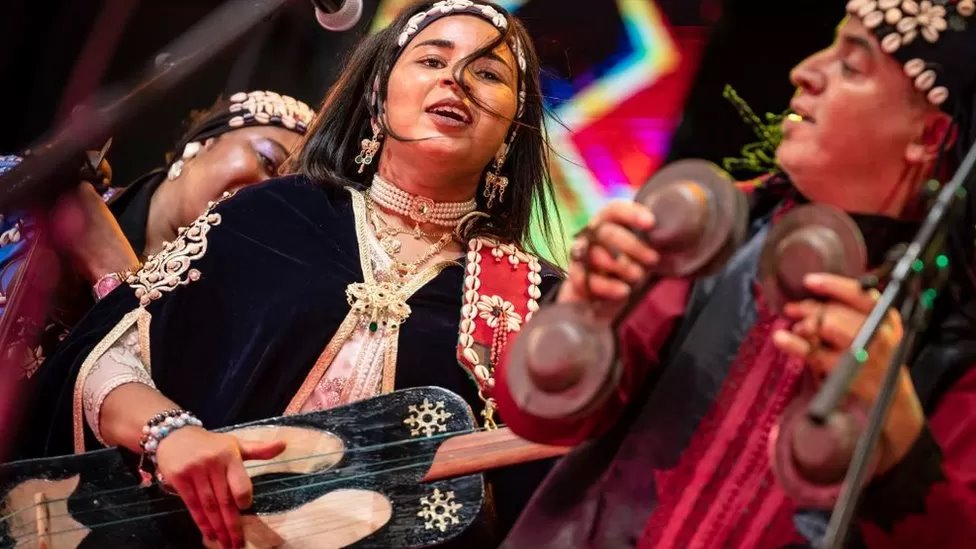 موسيقى غناوة: سطوع نجم المغربية أسماء الحمزاوي