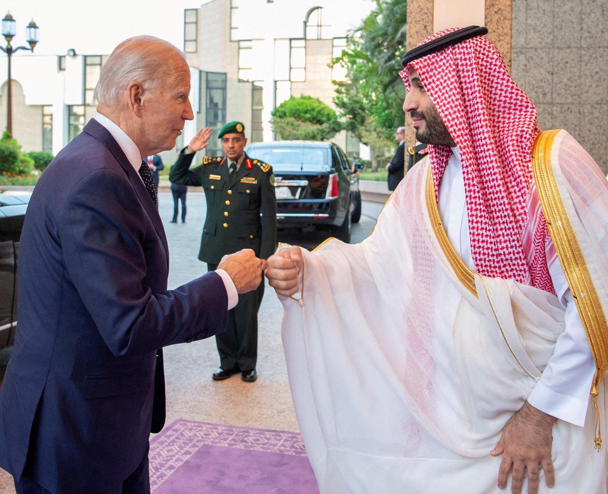 هل يزداد التوتر بين محمد بن سلمان وإدارة بايدن عقب قرار خفص إنتاج النفط السعودي؟ - الفاينانشيال تايمز