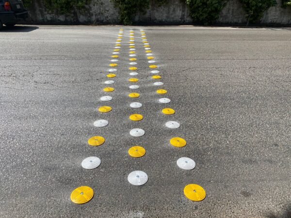 بالصور.. "يازا": تنفيذ أشغال خاصة بالسلامة المرورية على طريق عام بكفيا - عين علق