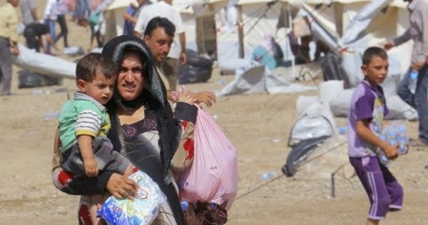 لجنة برلمانية تدعو لإيقاف معونة السوريين بلبنان ومساعدتهم في بلدهم