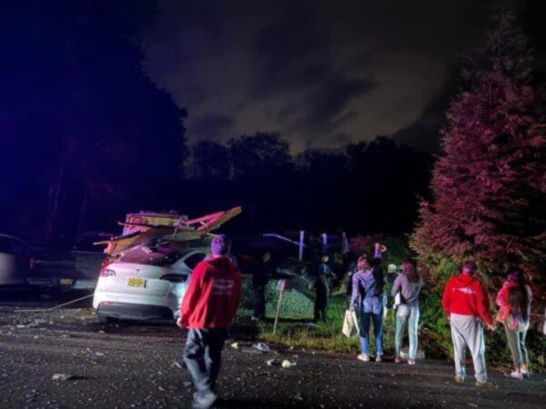 Reports of ‘multiple people trapped' following reported house explosion in West Milford, New Jersey 1 Reports of ‘multiple people trapped' following reported house explosion in West Milford, New Jersey