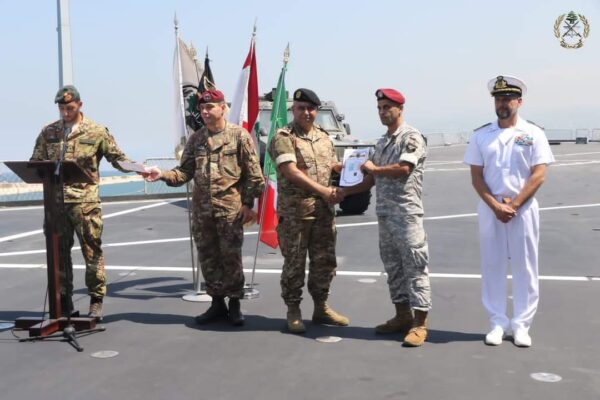 بالصور: حفل تخريج وتوزيع شهادات على عسكريين من فوج مغاوير البحر