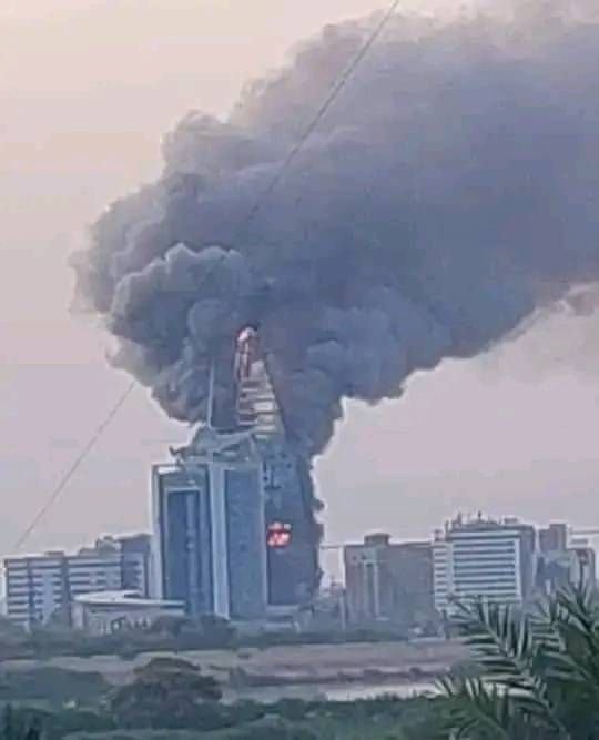 أبراج الخرطوم تحترق على وقع معارك عنيفة بين الجيش السوداني وقوات الدعم السريع