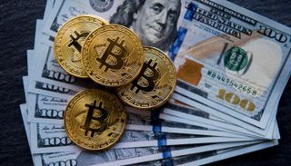 Bitcoin 124000 dollars hits all time high boosted by Wall Street and institutional interest
