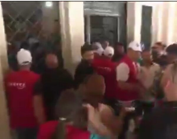 اشكال في مركز اقتراع في ثانوية شكا الرسمية عولج سريعا