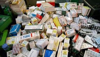 فضيحة تهريب أدوية من تركيا ومصر إلى لبنان.. توقيف لبنانية وسوريين والتحقيق مع عشرات الصيادلة والتجار!