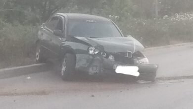 اصـطدام سيارة بالجزيرة الوسطية على بولفار بيار الجميّل
