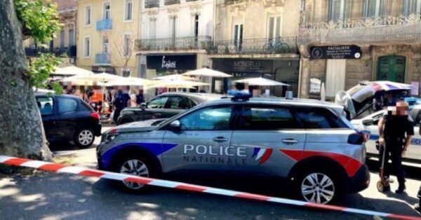 Narbonne : Un homme de 93 ans fonce sur la terrasse d’un restaurant – 13 blessés, dont un en urgence absolue 1 Narbonne : Un homme de 93 ans fonce sur la terrasse d’un restaurant – 13 blessés, dont un en urgence absolue