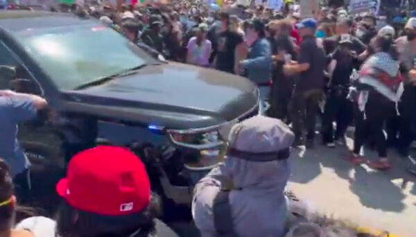 VIDEO: Black police SUV completely demolished by Los Angeles rioters 1 VIDEO: Black police SUV completely demolished by Los Angeles rioters