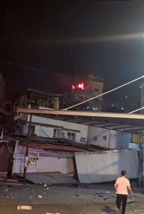 تقديرات بوجود نحو 35 مفقودا في موقع سقوط الصاروخ الإيراني في بات يام 1 تقديرات بوجود نحو 35 مفقودا في موقع سقوط الصاروخ الإيراني في بات يام