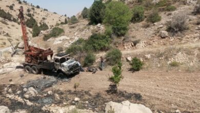 مقتل 12 شخصاً بينهم 7 سوريين في غارات على وادي فعرا استهدفت مخيماً للنازحين