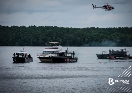 Video: Police Helicopter Crashes Into Pulai River, Johor — Rescue Ongoing 1 Video: Police Helicopter Crashes Into Pulai River, Johor — Rescue Ongoing