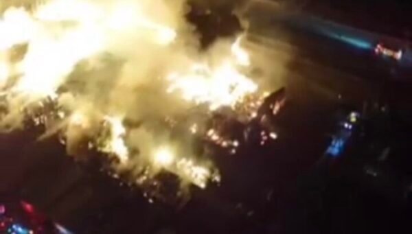 Video: Massive 2-Alarm Fire Destroys Multiple Mobile Homes and Warehouse in Lamont, California 3 Video: Massive 2-Alarm Fire Destroys Multiple Mobile Homes and Warehouse in Lamont, California