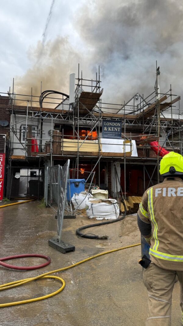 Sidcup Building Fire Blackfen Road: Blaze Engulfs Shop and Flats, 80 Firefighters Respond 1 Sidcup building fire Blackfen Road