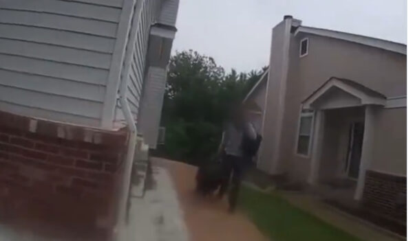 BODYCAM: Hazelwood, Missouri police officer shoots domestic violence suspect as he dropped knife 1 BODYCAM: Hazelwood, Missouri police officer shoots domestic violence suspect as he dropped knife