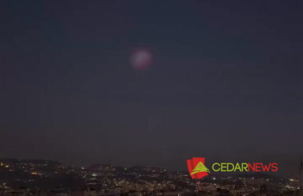 بالفيديو: مجسّم غريب في سماء لبنان