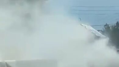 بالفيديو: انقلاب شاحنة على طريق ضهر الوحش يودي بحياة شخص ويُصيب 7 آخرين