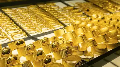 الذهب يتراجع مع بيانات التضخم الأمريكية وتقلص رهانات خفض الفائدة