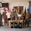 بالصور: الجيش اللبناني والبعثة الإيطالية يقدمان قوارير أوكسيجين هبة للدفاع المدني في فرن الشباك