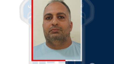 توقيف محتال يوهم ضحاياه بوظائف وهمية ويطلب مبالغ مالية