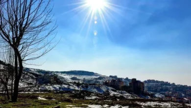 طقس نهاية الأسبوع: أجواء قليلة الغيوم وحرارة أعلى من معدلاتها الموسمية