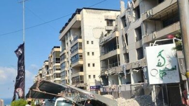 سقوط سور حديدي عند السفارة الكويتية