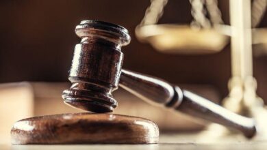 جدل في الكويت بعد إغلاق صحيفة وقناة “الصباح” بسبب إسقاط جنسية مالكها