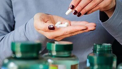 هل يجدر بالجميع تناول مكمّلات الفيتامينات؟