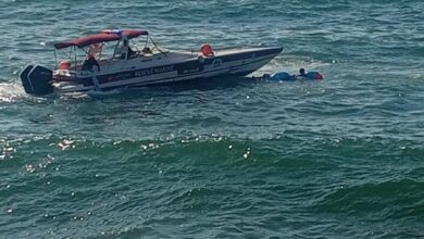 بالفيديو والصور: انتشال جثة شاب بعد حادث سقوط من مظلة شراعية قبالة شاطئ جونيةجونية