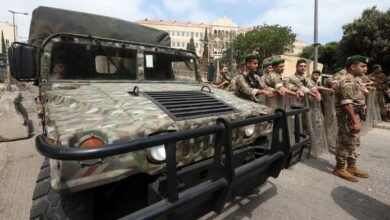 إيران تعارض نزع سلاح حزب الله، ومقتل وإصابة جنود لبنانيين في انفجار ذخائر جنوبي البلاد