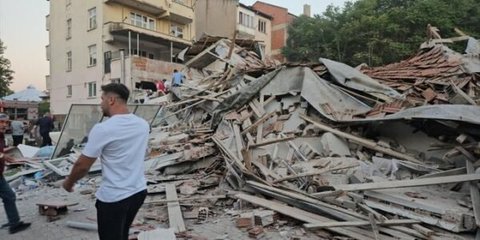 رئيس بلدية بالكيسير: انهيار 10 مبان
