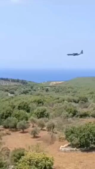 بالفيديو: طائرة أمريكية تهبط في قاعدة حامات الجوية 1 قاعدة حامات الجوية