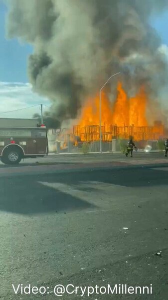 Video: Fire Erupts at Building in North Las Vegas, Nevada 1 North Las Vegas fire