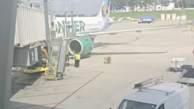 Frontier Airlines A320 Engine Damaged at Charlotte Airport Video