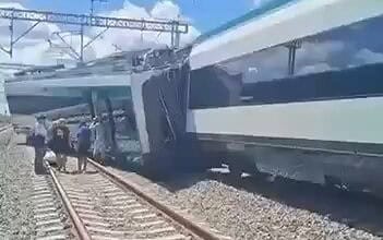 Tren Maya derailment in Izamal Yucatan video shows authorities respond