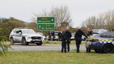 Victoria Australia Manhunt Continues After Gunman Kills 2 Police Officers