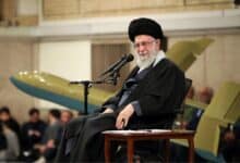 "النظام الإيراني يظهر بشكل أكثر صلابة بعد الضربات الأمريكية والإسرائيلية" - مقال رأي في الغارديان