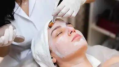 وزير الصحة يقفل مركز تجميل بسبب مخالفات قانونية خطيرة