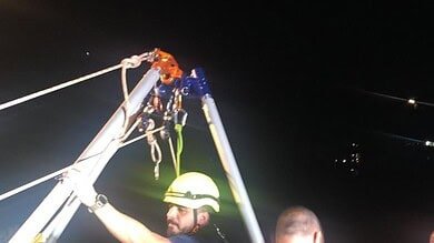 بالفيديو.. مأساة في كفرذبيان: وفاة وإصابة في حادث تدهور صهريج محروقات… والدفاع المدني ينفّذ عملية إنقاذ جبلي معقّدة