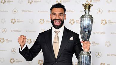 محمد صلاح يتوج بجائزة أفضل لاعب بالدوري الإنجليزي لعام 2025