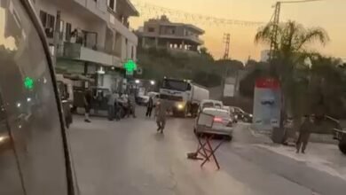 بالفيديو: الجيش ينتشر عند مدخل مغدوشة ويمنع متظاهرين مؤيدين لـ"الحزب" من دخول البلدة