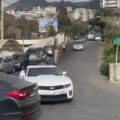 بالفيديو – سيارة تخرج عن السيطرة وتنزلق نحو البحر في المعاملتين