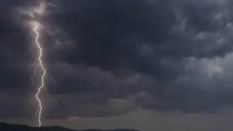 أمطار رعدية في لبنان وسيول محتملة اليوم في هذه المناطق 32 أمطار رعدية في لبنان وسيول محتملة اليوم في هذه المناطق