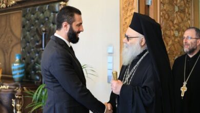 انتقادات لزيارة البطريرك يوحنا العاشر للرئيس الشرع واتهامها بتجميل صورته