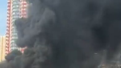 بالفيديو: حريق هائل في موقف سيارات متعدد الطوابق في بوتيلكوفو قرب موسكو