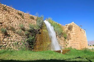 بلدية القاع ومخاتيروها يعلنون رفضهم التام لتعديات على مياه نبع اللبوة ويهدّدون بالتصعيد