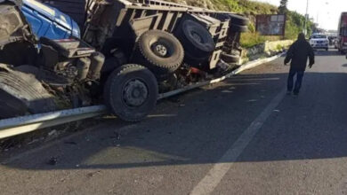 انقلاب شاحنة بين قناريت والغازية