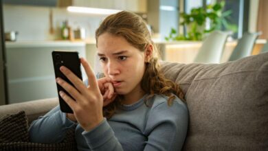 دراسة تزعم أن حسابات المراهقين على إنستغرام لا تزال تعرض محتوى انتحارياً #عاجل