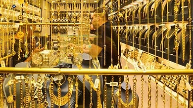 الذهب يلامس 3689 دولاراً للأوقية
